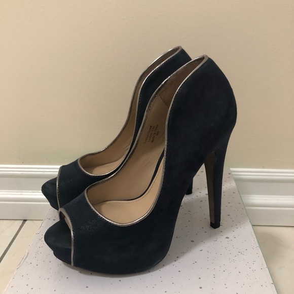 Wedge Heel. Size 4 - Picture 1 of 4